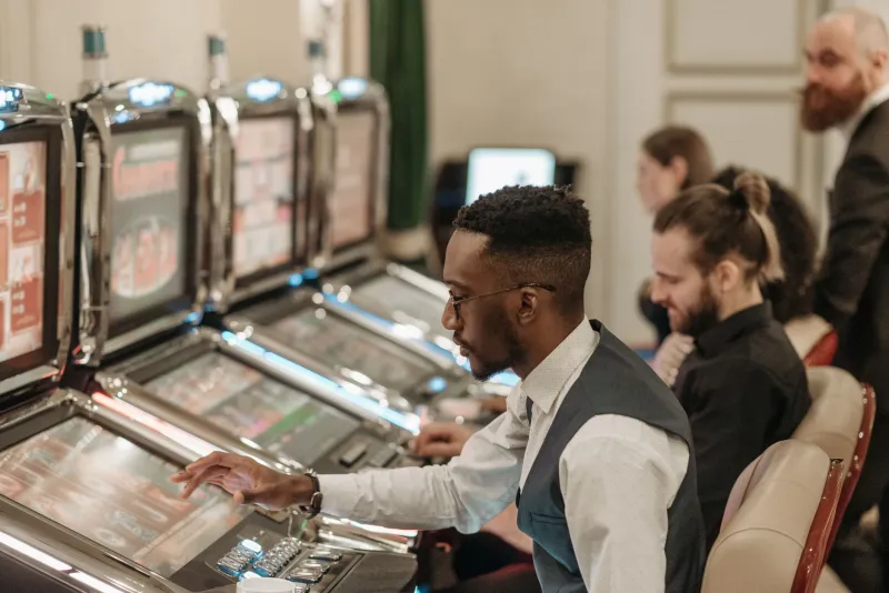 Always in Your Pocket: How Mobile Gaming Became the New Normal for US Slot Fans